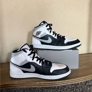 Nike Men's Black and White Sneakers